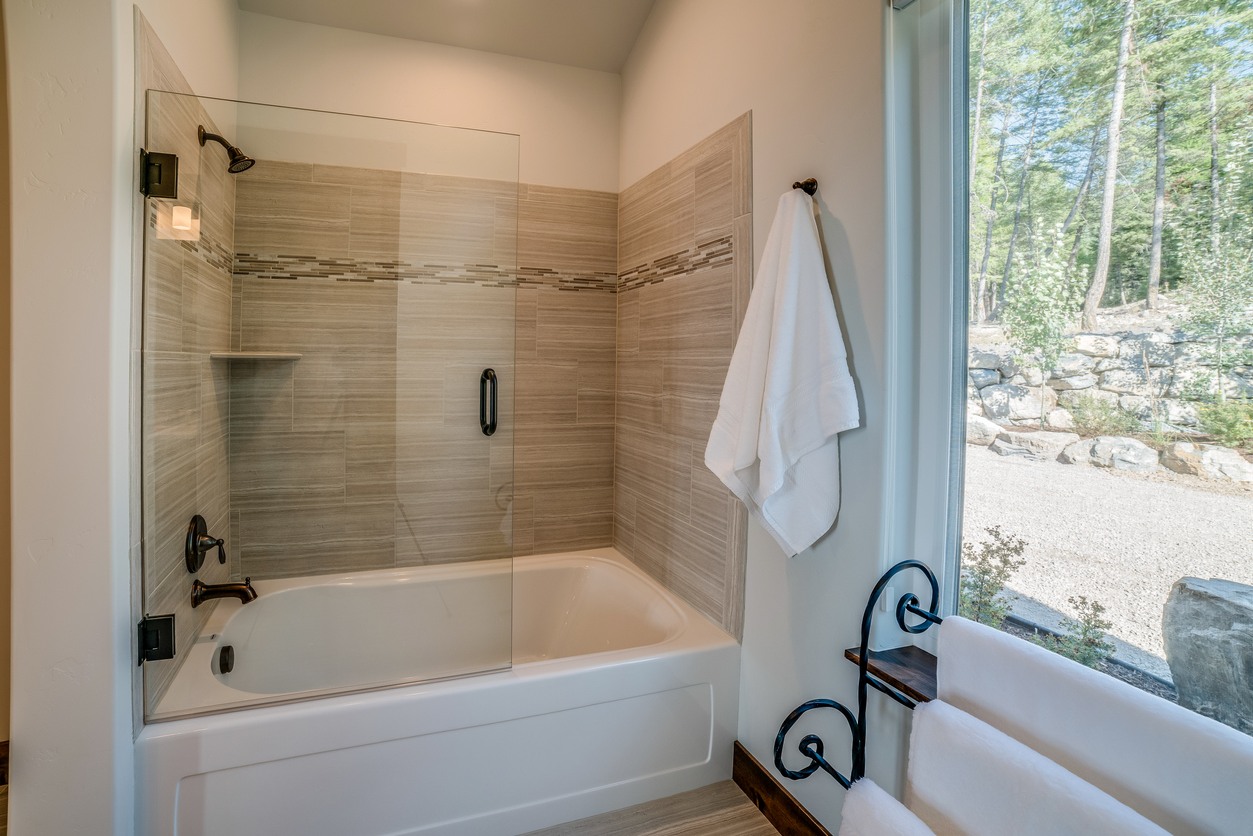 Shower & Tub Installation in Largo